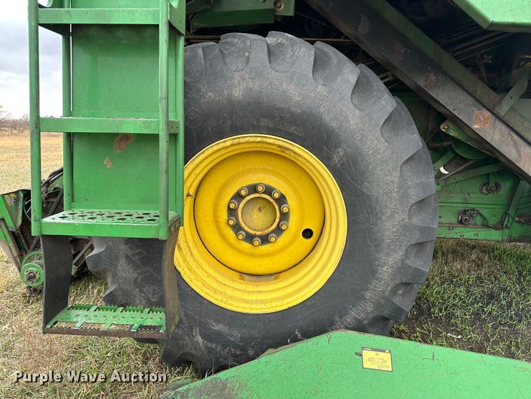 image for item JD9161 1995 John Deere 9500  combine