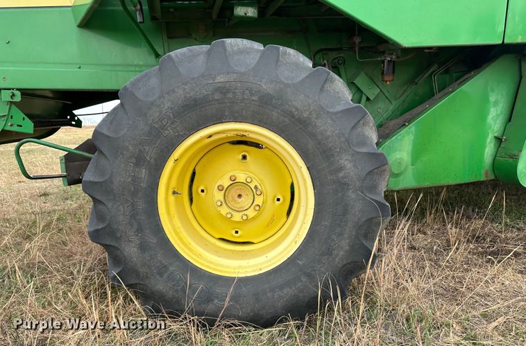 image for item JD9161 1995 John Deere 9500  combine
