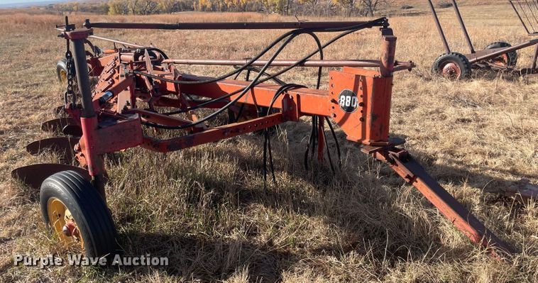 image for item JD9183 Massey Ferguson 880  six bottom plow