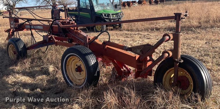 image for item JD9183 Massey Ferguson 880  six bottom plow