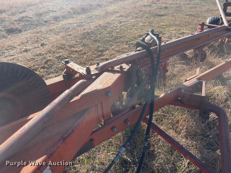 image for item JD9183 Massey Ferguson 880  six bottom plow