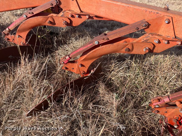 image for item JD9183 Massey Ferguson 880  six bottom plow