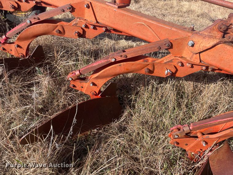 image for item JD9183 Massey Ferguson 880  six bottom plow