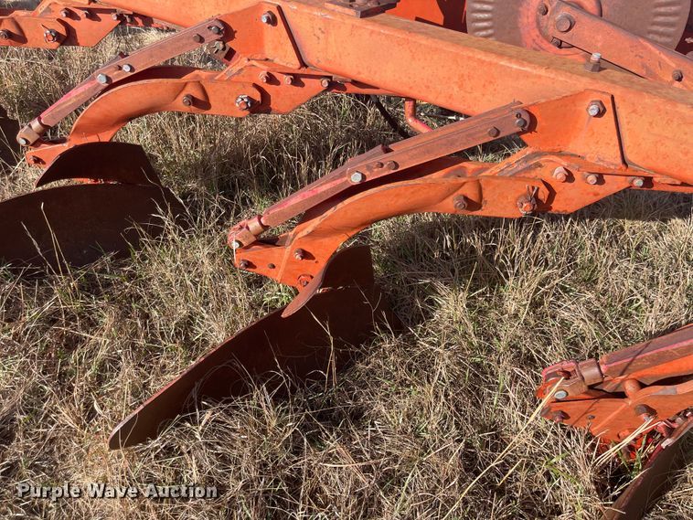 image for item JD9183 Massey Ferguson 880  six bottom plow