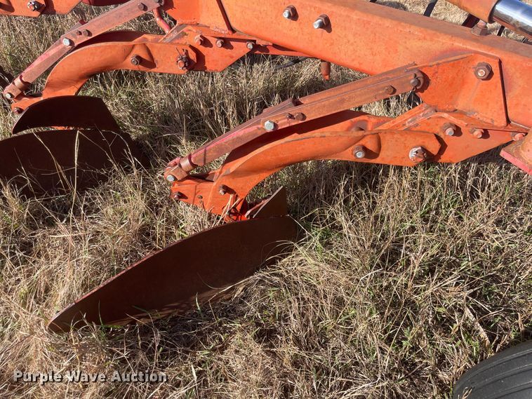 image for item JD9183 Massey Ferguson 880  six bottom plow