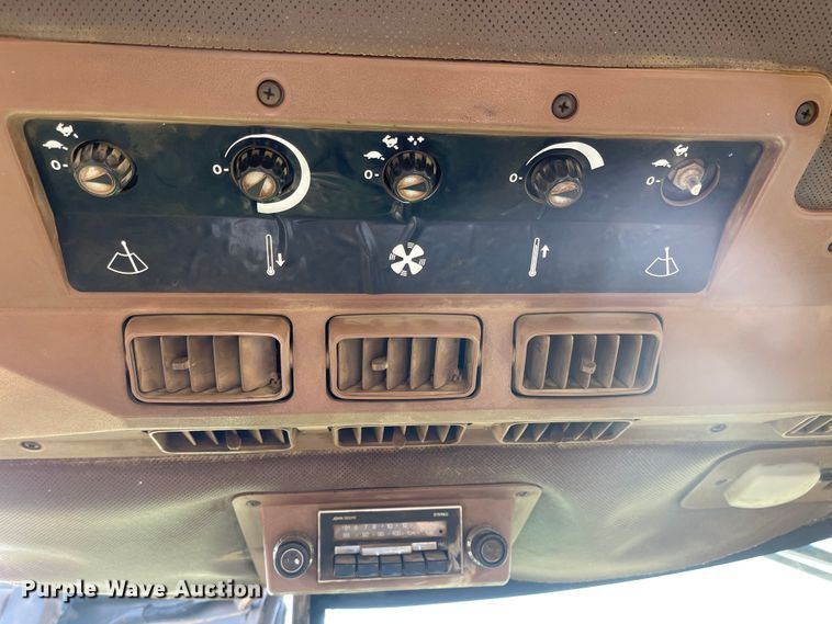 image for item JD9190 1983 John Deere 8850  4WD tractor