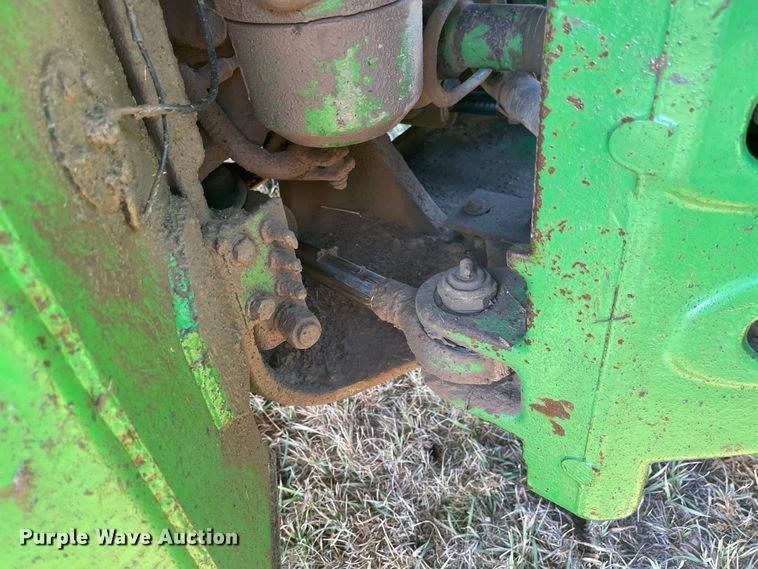image for item JD9190 1983 John Deere 8850  4WD tractor