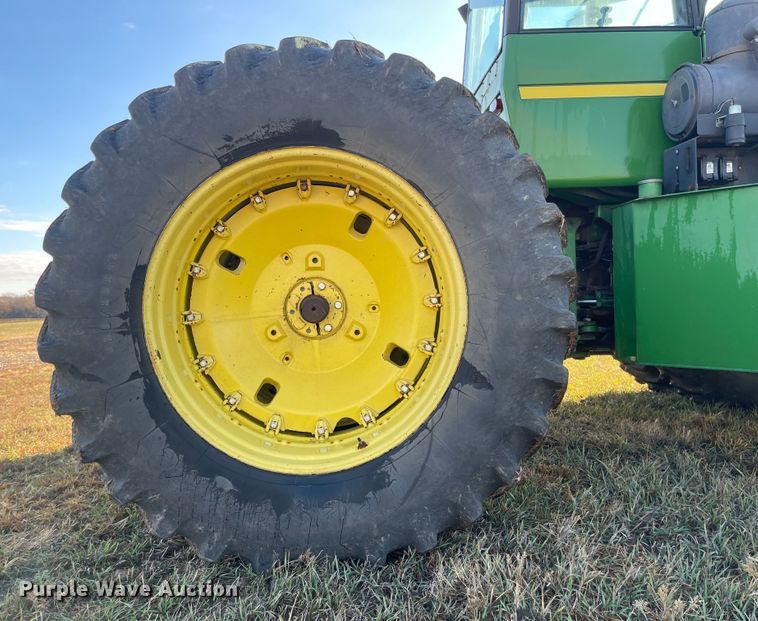 image for item JD9190 1983 John Deere 8850  4WD tractor