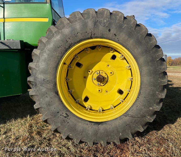 image for item JD9190 1983 John Deere 8850  4WD tractor