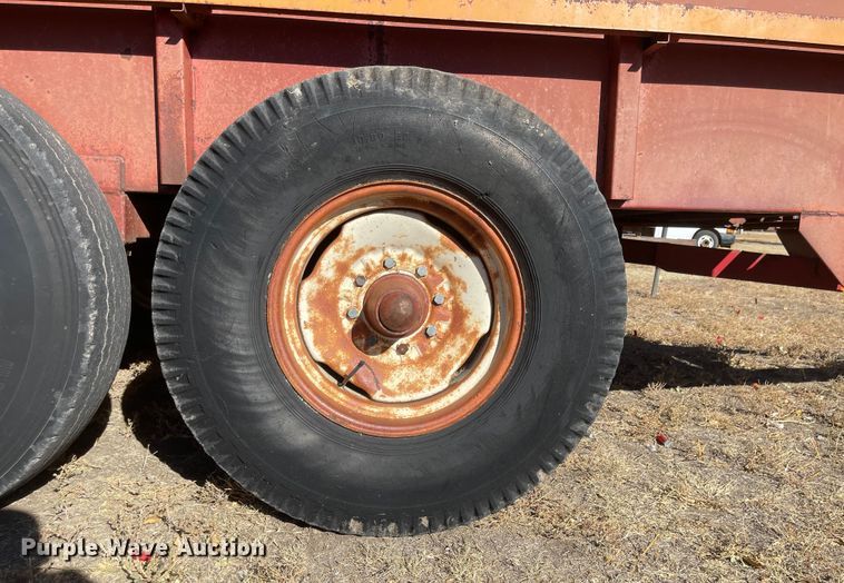 image for item JD9851 Kelly-Ryan  manure spreader