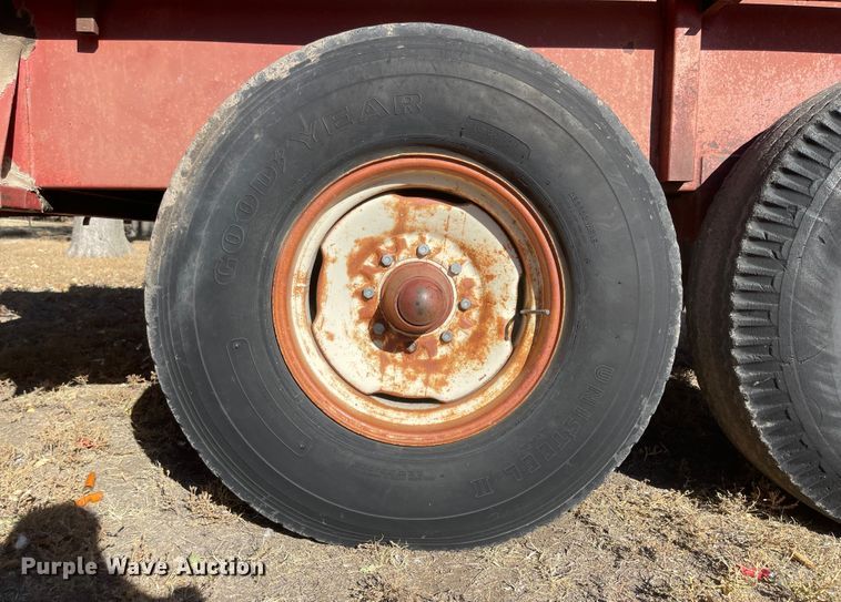 image for item JD9851 Kelly-Ryan  manure spreader