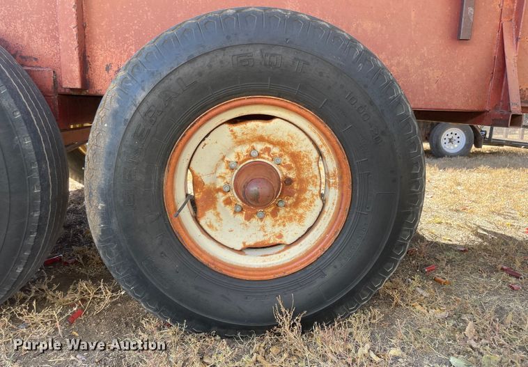 image for item JD9851 Kelly-Ryan  manure spreader