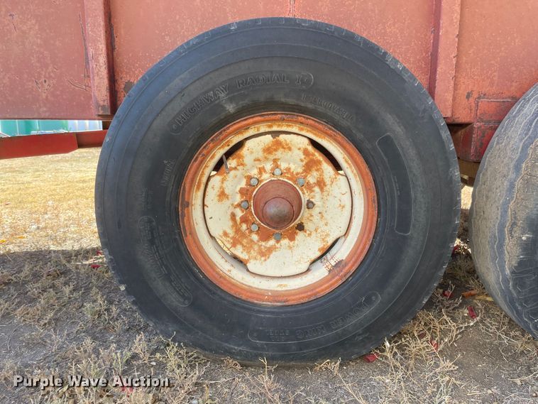 image for item JD9851 Kelly-Ryan  manure spreader