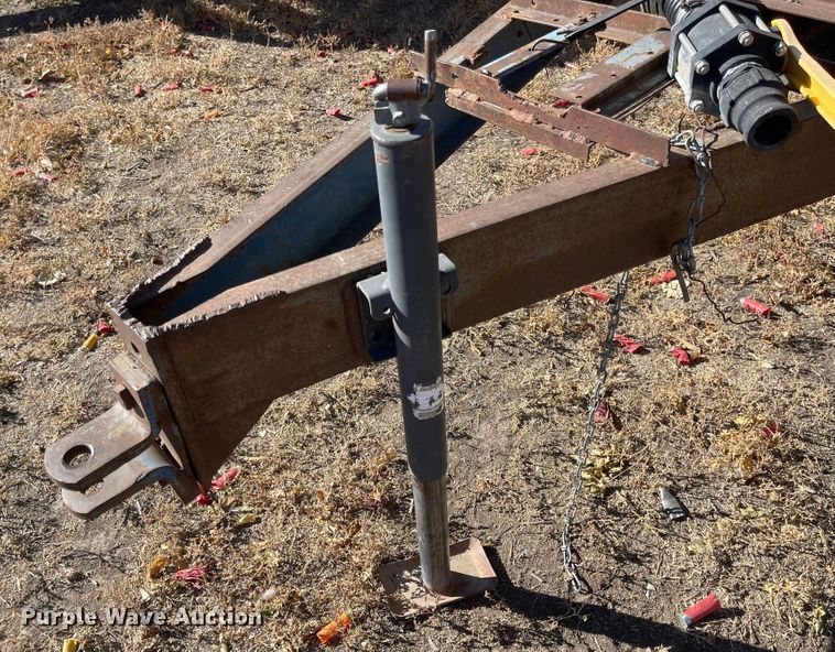 image for item JD9852 Tank trailer