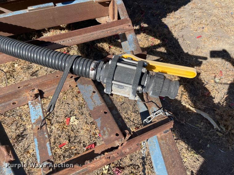 image for item JD9852 Tank trailer