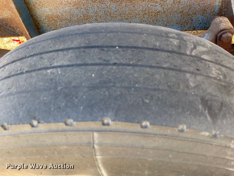 image for item JD9852 Tank trailer