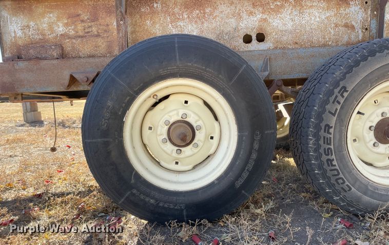 image for item JD9852 Tank trailer