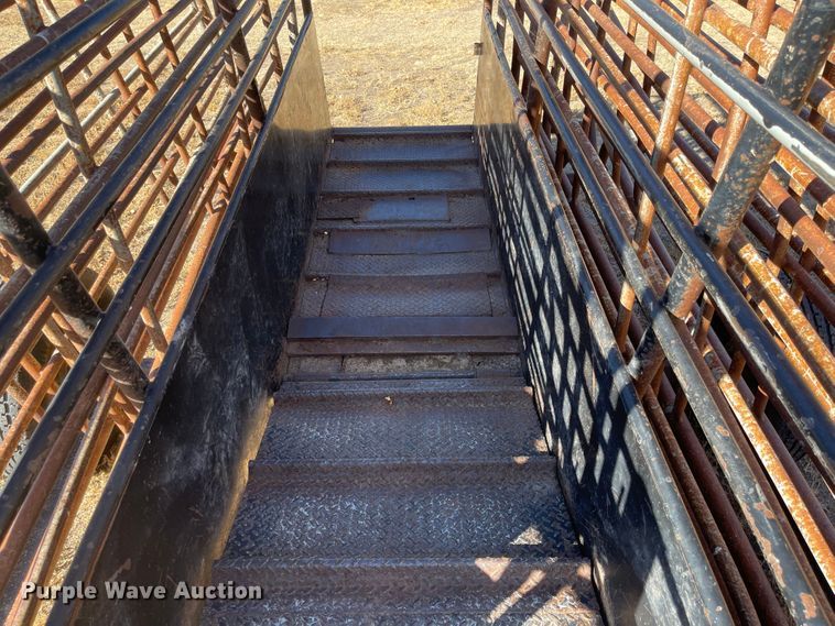 image for item JD9854 Winkel  livestock chute
