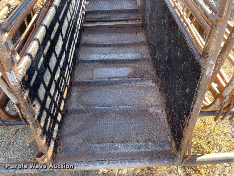image for item JD9854 Winkel  livestock chute
