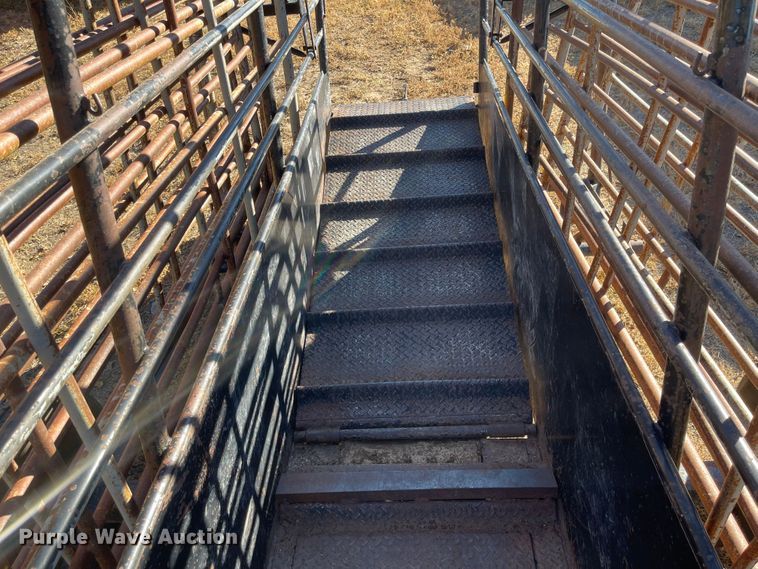 image for item JD9854 Winkel  livestock chute
