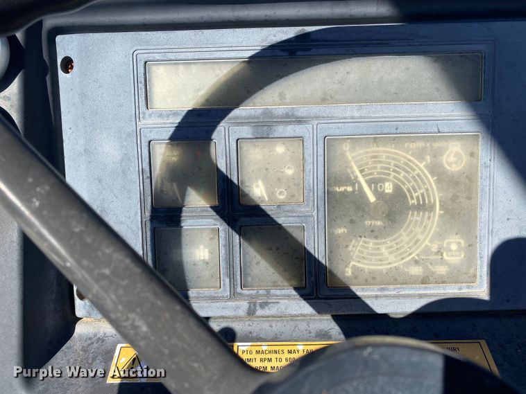 image for item JW9352 1995 Case IH 3220  tractor