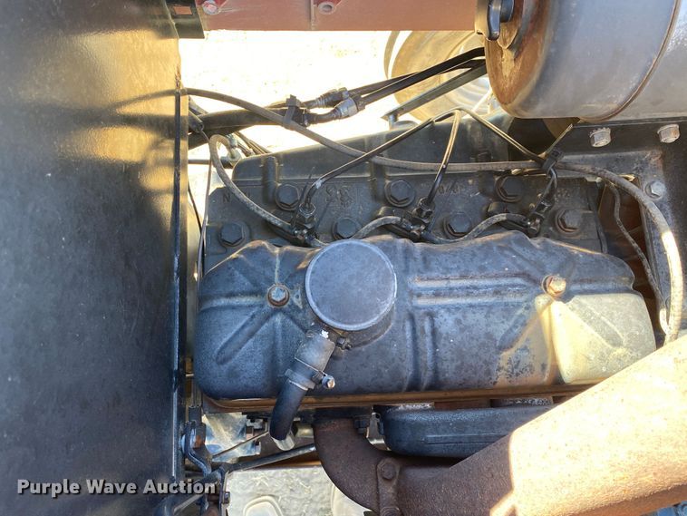 image for item JW9352 1995 Case IH 3220  tractor