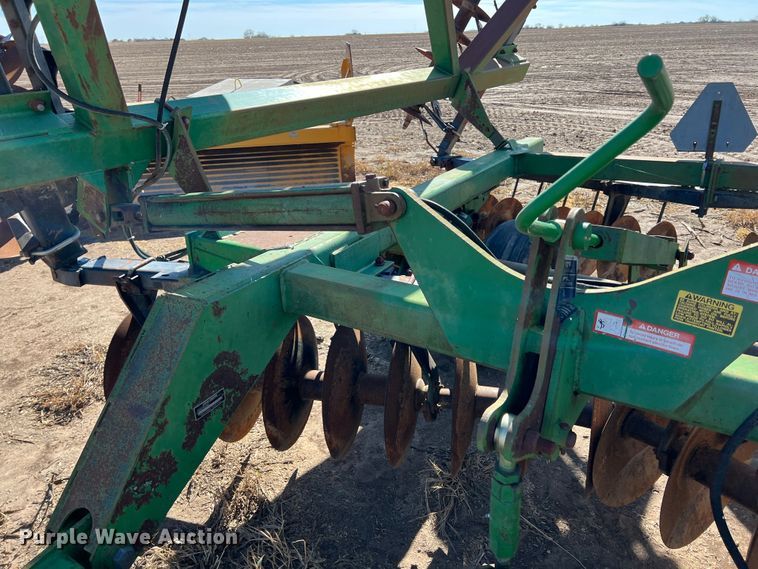 image for item KF9812 John Deere  tandem disk