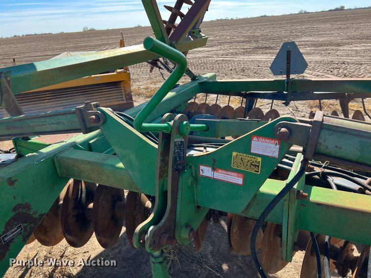 image for item KF9812 John Deere  tandem disk