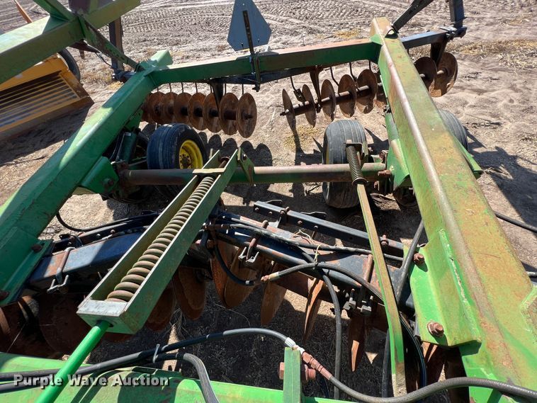 image for item KF9812 John Deere  tandem disk