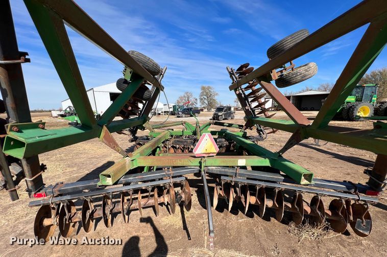image for item KF9812 John Deere  tandem disk