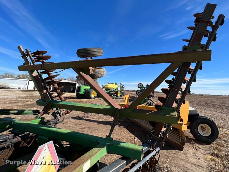 image for item KF9812 John Deere  tandem disk