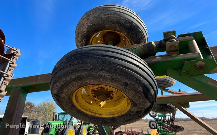 image for item KF9812 John Deere  tandem disk
