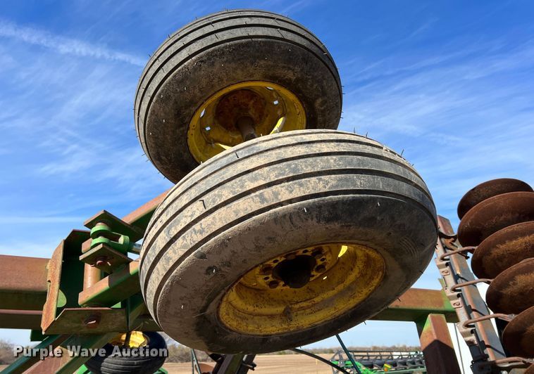 image for item KF9812 John Deere  tandem disk
