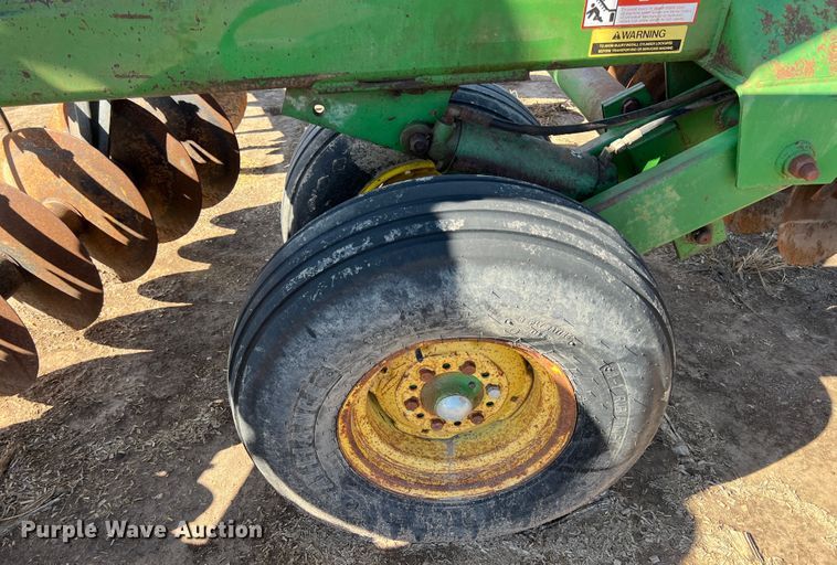 image for item KF9812 John Deere  tandem disk