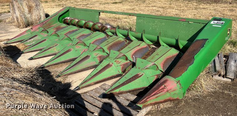 image for item KF9817 John Deere 843  corn head