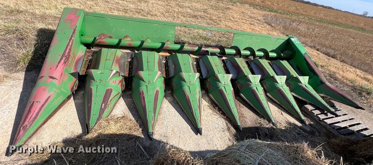 image for item KF9817 John Deere 843  corn head
