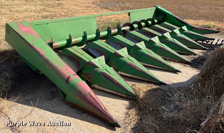 image for item KF9817 John Deere 843  corn head