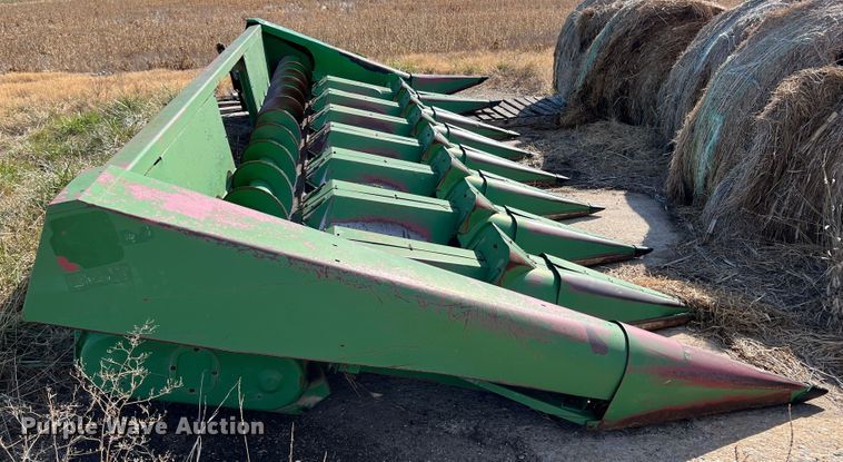 image for item KF9817 John Deere 843  corn head