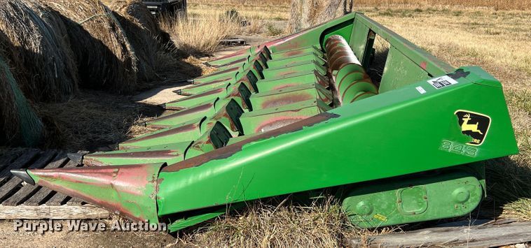 image for item KF9817 John Deere 843  corn head