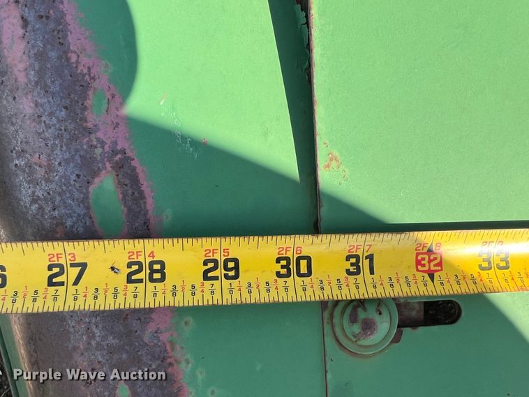 image for item KF9817 John Deere 843  corn head
