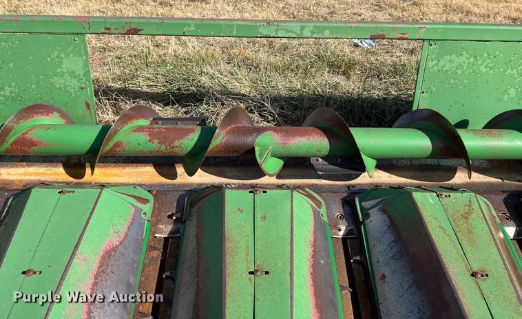 image for item KF9817 John Deere 843  corn head