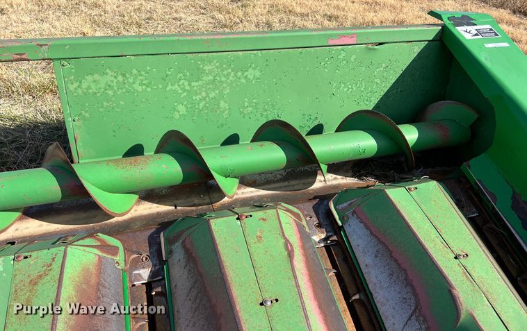 image for item KF9817 John Deere 843  corn head