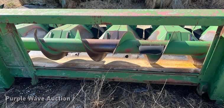 image for item KF9817 John Deere 843  corn head