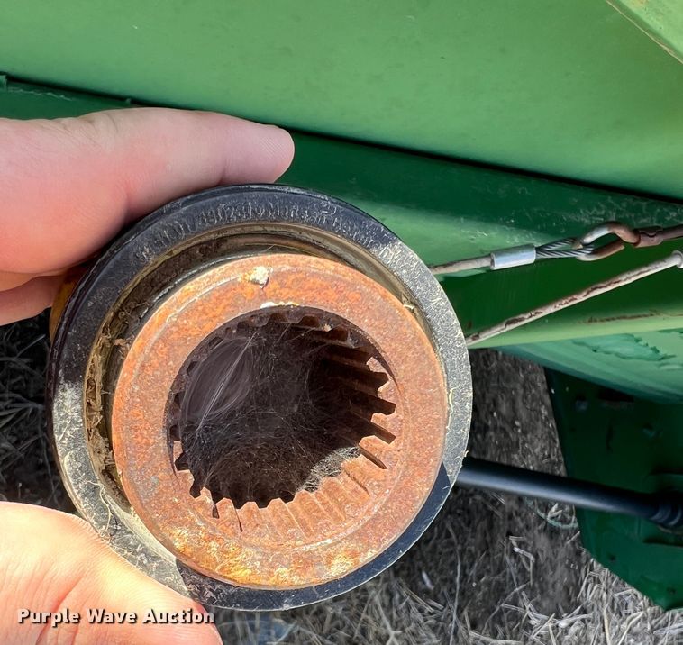 image for item KF9817 John Deere 843  corn head