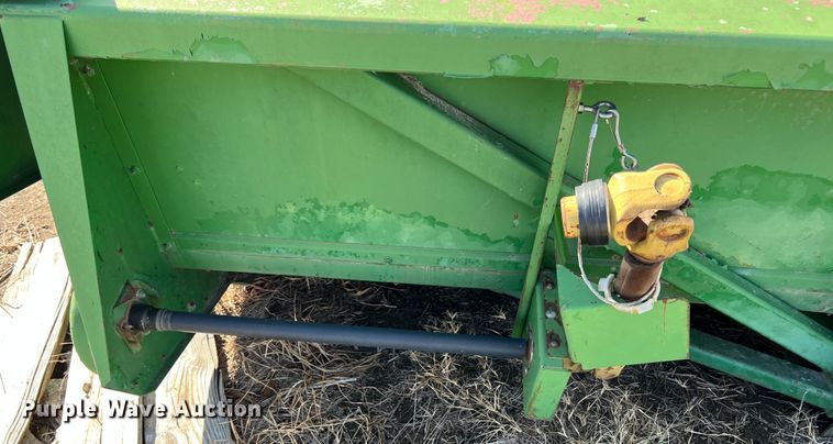 image for item KF9817 John Deere 843  corn head