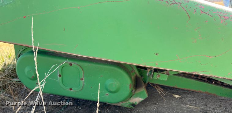 image for item KF9817 John Deere 843  corn head