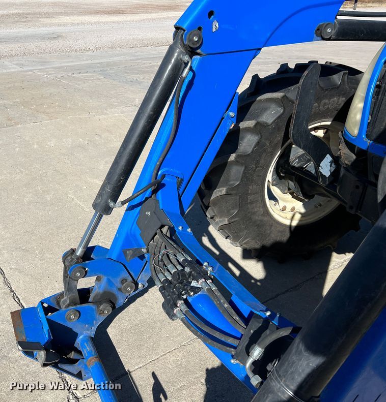 image for item KF9859 2007 New Holland TL100A  tractor