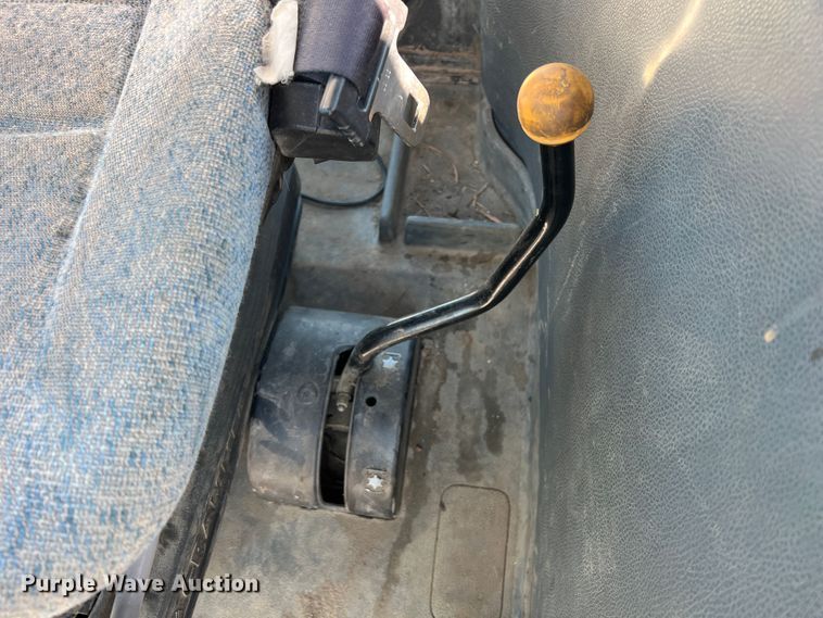 image for item KF9859 2007 New Holland TL100A  tractor