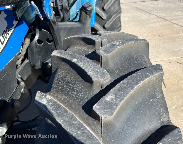 image for item KF9859 2007 New Holland TL100A  tractor