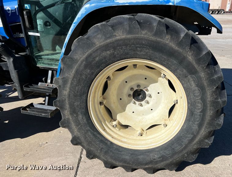 image for item KF9859 2007 New Holland TL100A  tractor